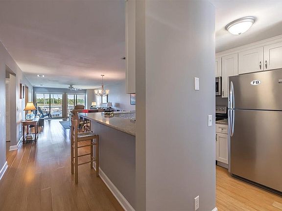 3rd image of 50 W Mariners Cay Dr