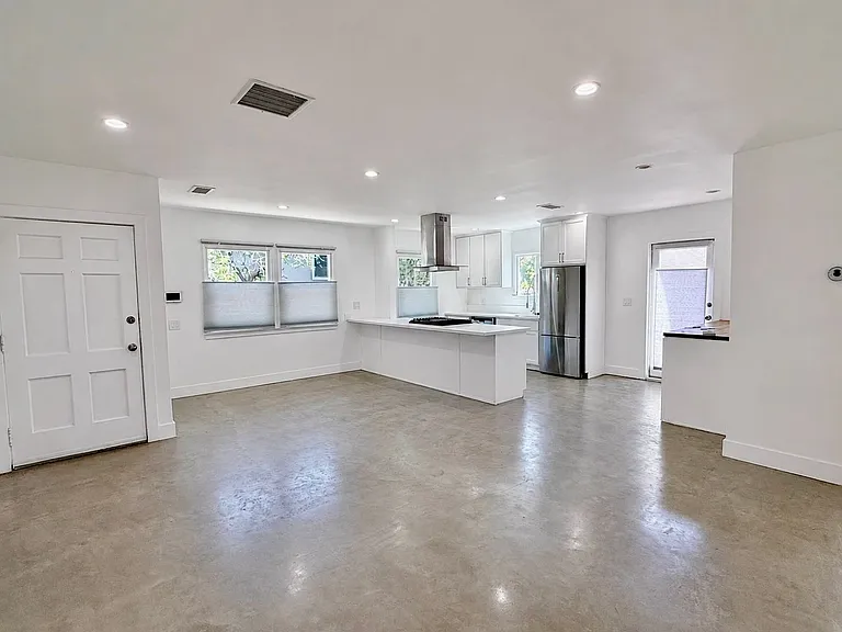 4232 Verdugo Rd — Photo 3