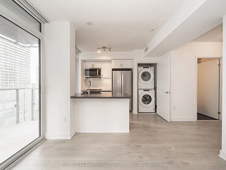 50 Wellesley St E #2801 — Photo 10