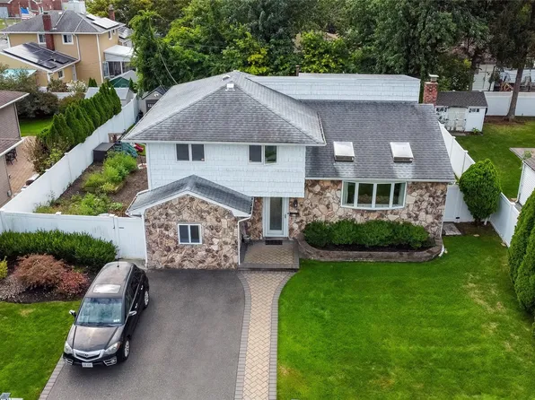 62 Summit Street, Hicksville, NY 11801