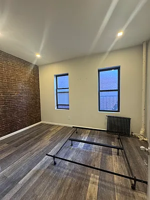 Rented by Reyes & Elsamad Real Estate Group | media 15