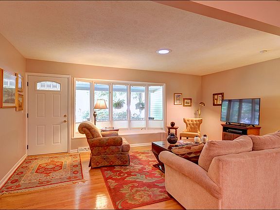 4th image of 157 Curtis Dr