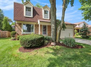 14903 Congress Dr, Sterling Heights, MI 48313
