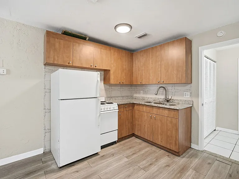 1283 Palm St #C — Photo 8
