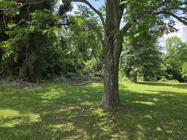 Baltzell St, Marianna, FL 32446