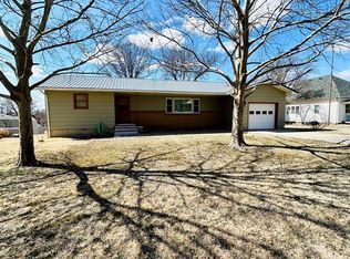 810 N 3rd St, Lincoln, KS 67455