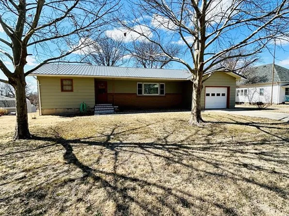 810 N 3rd St, Lincoln, KS 67455