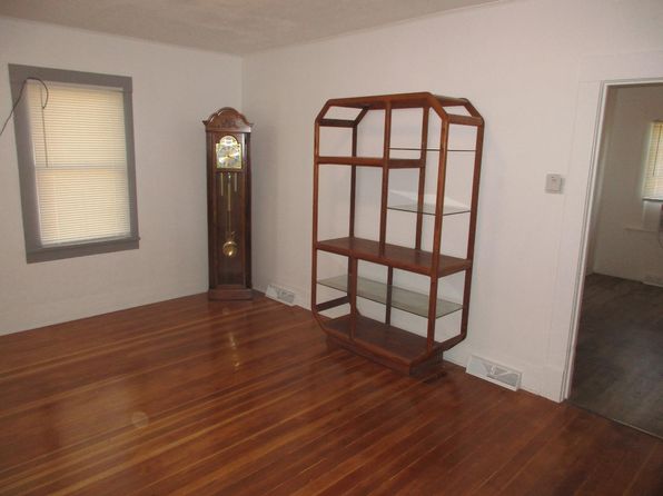 604 E 2nd St, Oakley, KS 67748