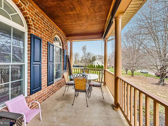 3rd image of 7174 N Crest Ct