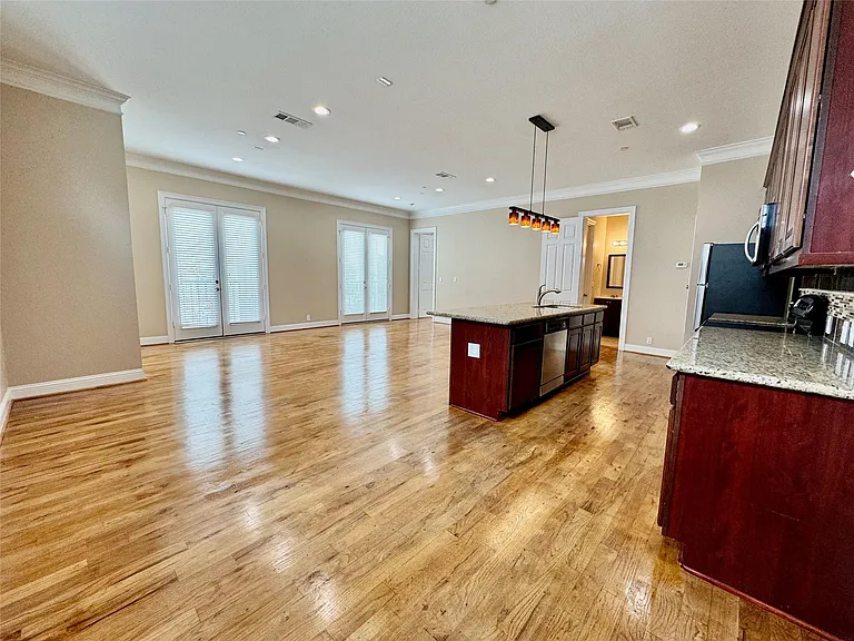 314 W Bell St #201 — Photo 10