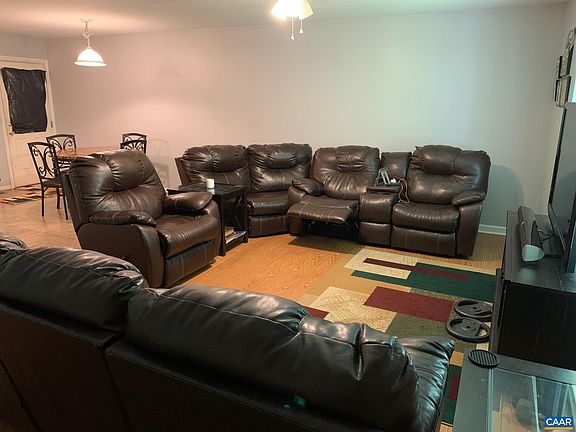 5th image of 61 Jefferson Dr