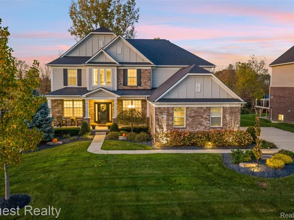 22461 Arcadia Blfs, South Lyon, MI 48178