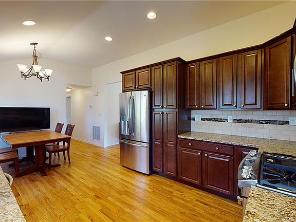 5th image of 86 Pendelton Dr