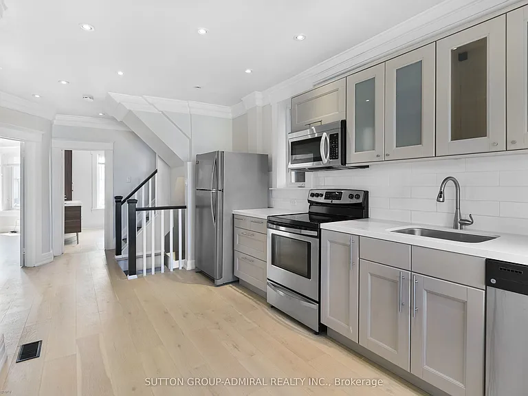 481 Brock Ave #2 — Photo 8
