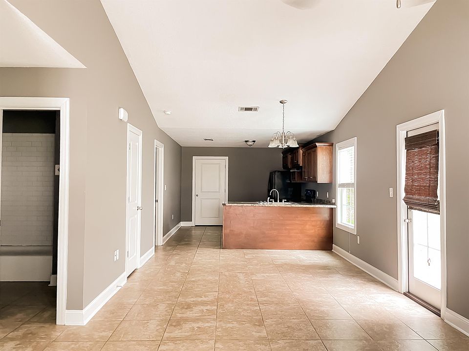 1st image of 1629 Oxford Pl