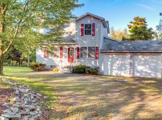 112 Island Dr, Long Pond, PA 18334