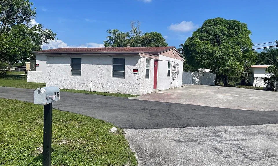 1519 NW 12th Ct