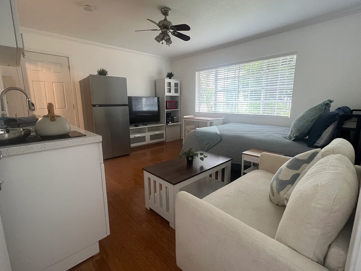 Carnegie Ln, Redondo Beach — Photo 2