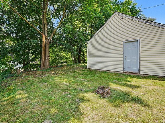 5th image of 234 Laurel Dr