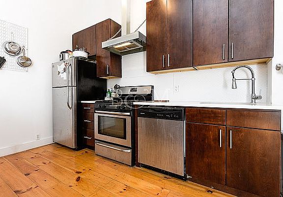 4th image of 350 Manhattan Ave APT 307
