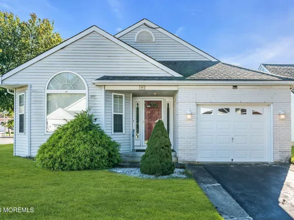 132 Chesterfield Lane, Toms River, NJ 08757