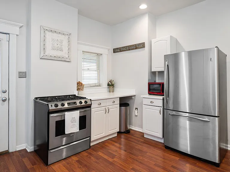 802 Hamlet St — Photo 12
