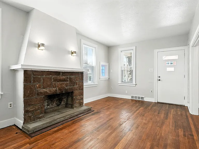 3229 Beacon Hill Ave — Photo 5