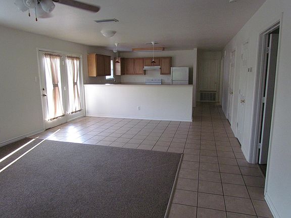 4th image of 702 Parkway Dr #B