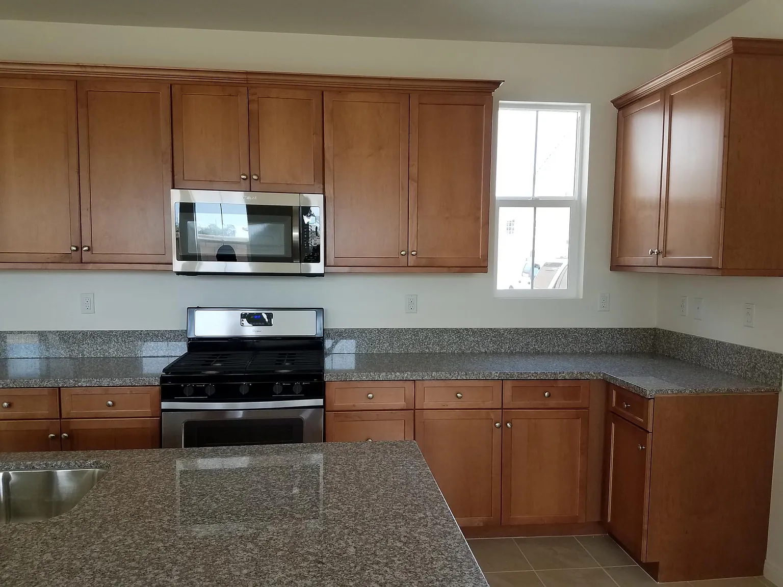 5 bed, 2554 sqft, $3,600 — Photo 3