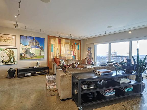 4th image of 2200 Victory Pkwy Unit 2304