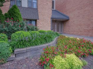 950 E Rue De La Banque 205, Creve Coeur, MO
