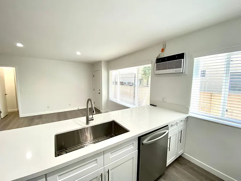 3666 Watseka Avenue — Photo 6