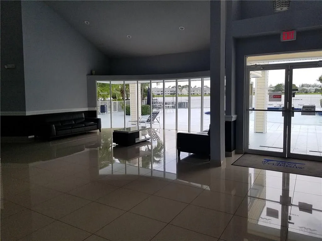 2 bed, 1096 sqft, $1,800 — Photo 3