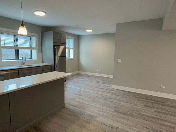 4th image of 1145 Oak Ave #2W