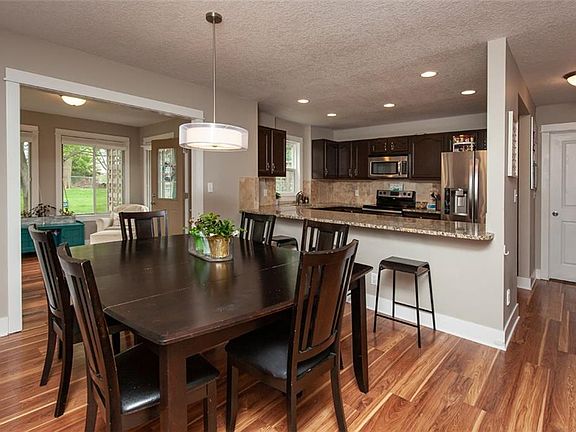5th image of 8916 Oakdale Dr
