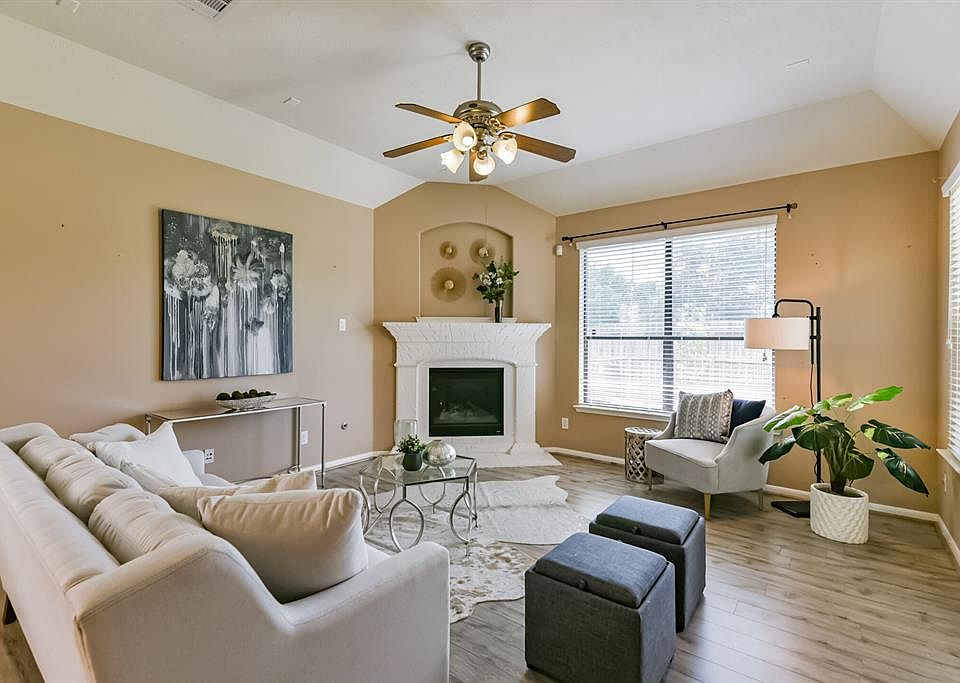 1st image of 614 Coggins Point Way