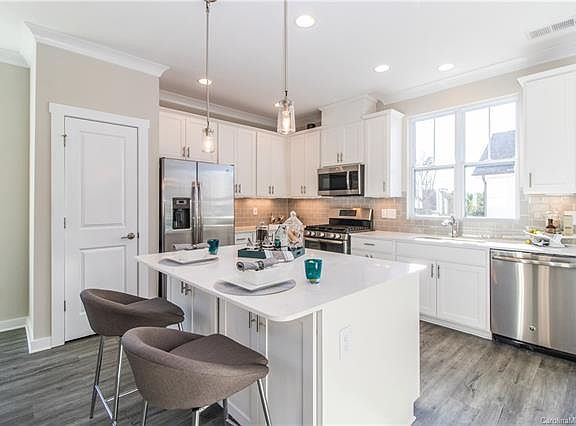 4th image of 129E Capital Ave #405