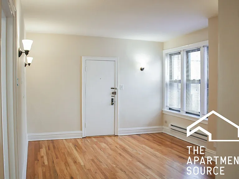 621 W Melrose St #G3 — Photo 1