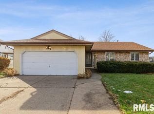 204 W Dammann Dr, Eldridge, IA 52748