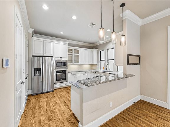 3rd image of 1209 W 22nd St
