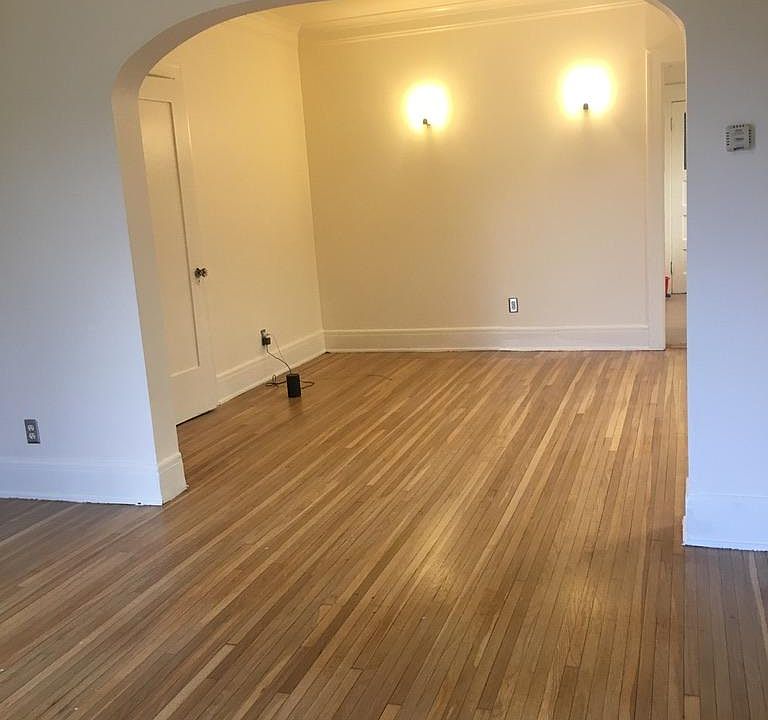 2nd image of 823 E Edgeware Rd #823