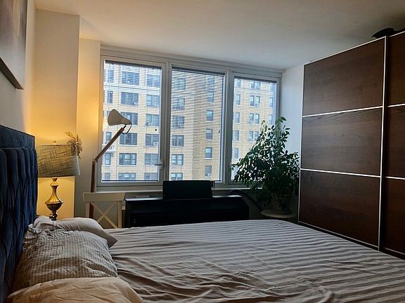 4th image of 250 W 93rd St #G11