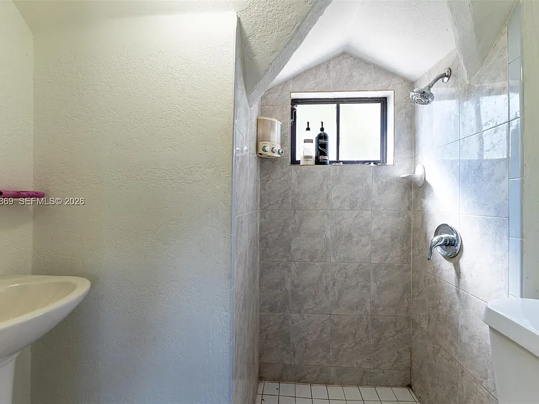 1238 NE 112th St — Photo 21