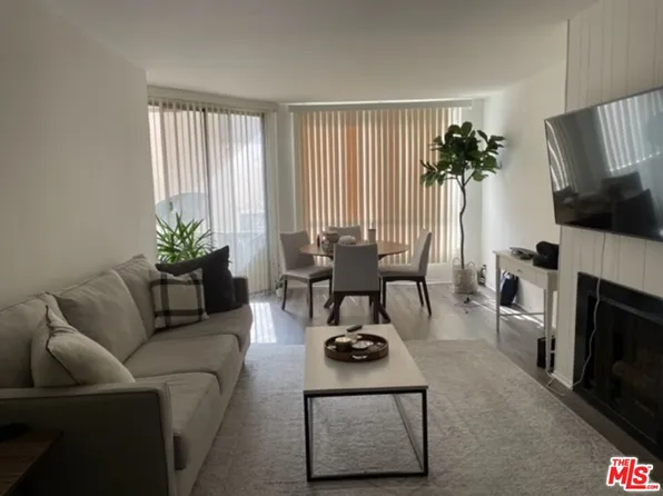 1745 Camino Palmero St APT 306, Los Angeles, CA 90046