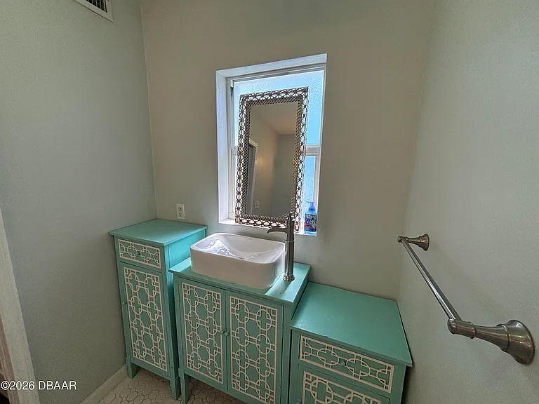 43 Warwick Ave — Photo 20