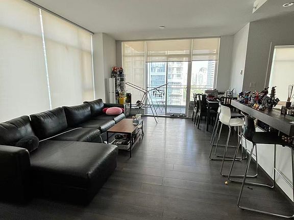 2nd image of 4688 Kingsway