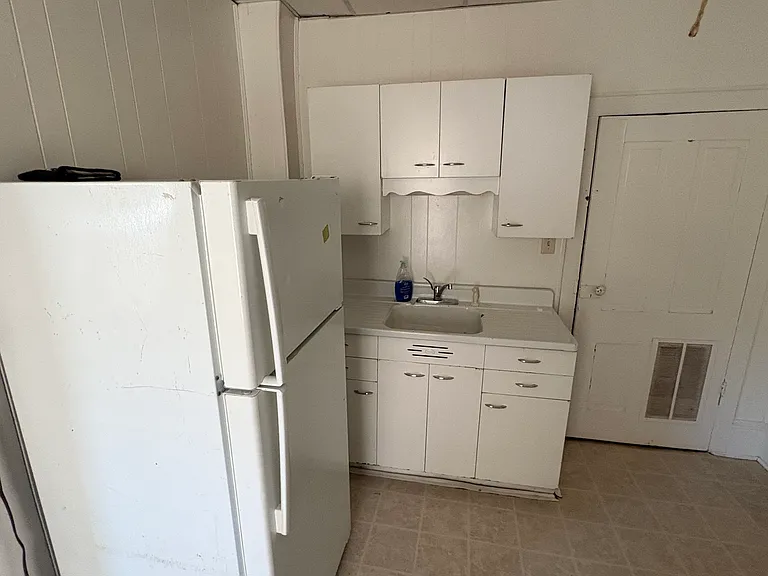 703 W Briggs Ave — Photo 3