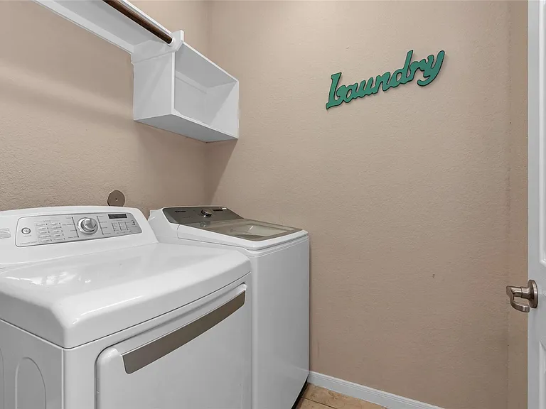 5915 Estonia Ct — Photo 15