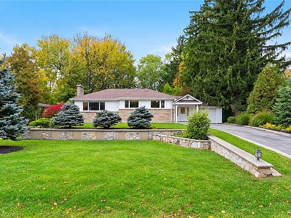 3rd image of 284 Mapledene Dr