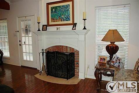 5th image of 706 Willow Creek Cir